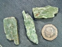 (image for) Kyanite - Green: blades (medium)