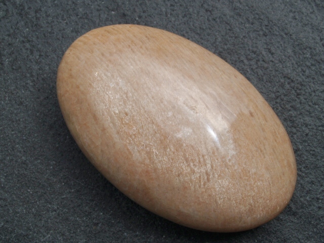 (image for) Apricot Feldspar / Moonstone: palmstone (Madagascar) - Click Image to Close