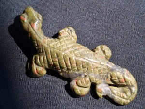 Unakite Jasper: Lizard carving