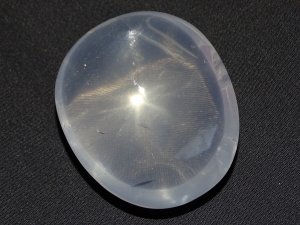 Girasol - White: polished pebble (Madagascar)