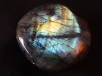 Labradorite - Spectrolite: polished pebble (Madagascar)