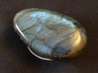 Labradorite - Spectrolite: polished pebble (Madagascar)