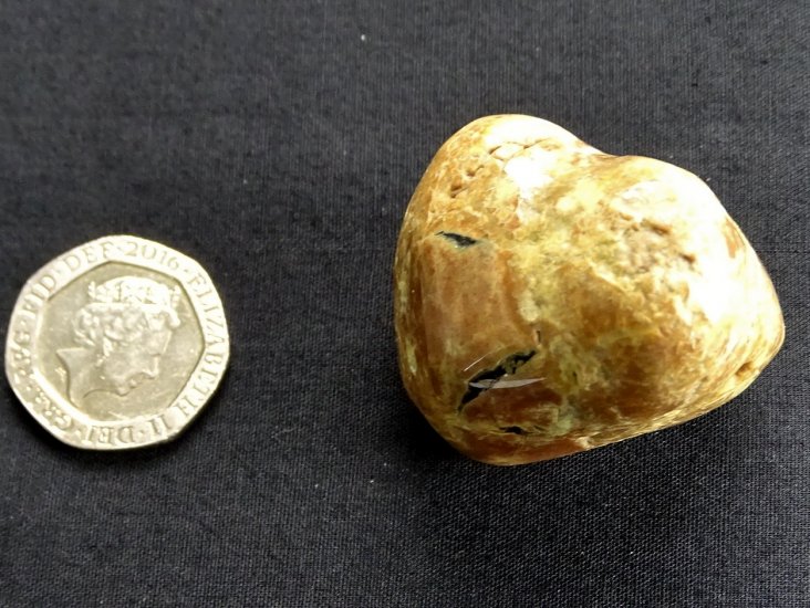 (image for) Amulet Stone (Thunder Egg): polished nodule - Click Image to Close