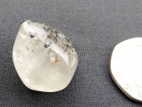 (image for) Clear Quartz: tumbled stone - Epidot Included