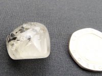Clear Quartz: tumbled stone - Epidot Included