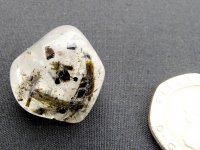 Clear Quartz: tumbled stone - Epidot Included