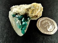 Dioptase / Calcite: crystal cluster
