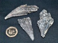 (image for) Kyanite - Black: bladed (medium)