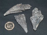 (image for) Kyanite - Black: bladed (small)