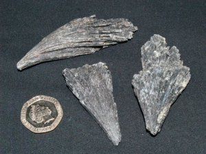Kyanite - Black: bladed (small)