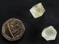 Fluorite - Lemon: crystal octahedron