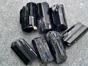 Tourmaline - Black (A grade): crystals - DT (medium)