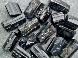 Tourmaline - Black (A grade): crystals - DT (small)