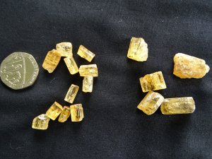 Topaz - Golden-yellow: crystals (small)