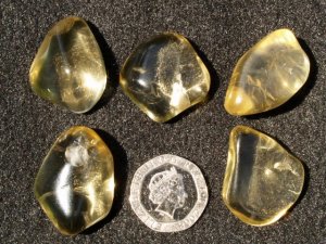 Scapolite - Yellow: tumbled stones