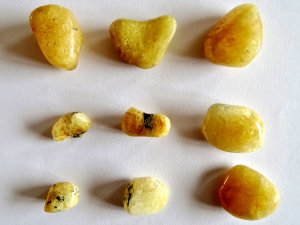 Heliodor (Golden Beryl): tumbled stones (medium)