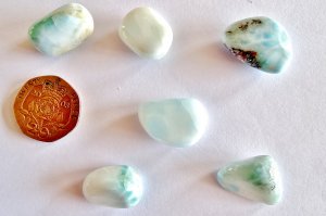 Larimar - A grade: tumbled stones (small)