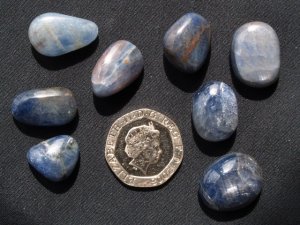 Sapphire - Blue: tumbled stones (medium)