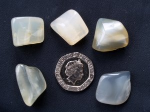 Moonstone - Pearl: tumbled stones (large)