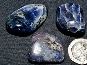 Iolite: tumbled stones (large)