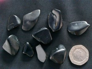 Jet (UK): polished pieces (small)
