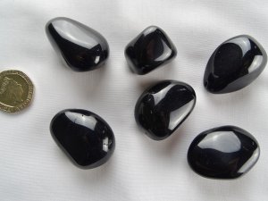 Obsidian - Black: tumbled stones (large)