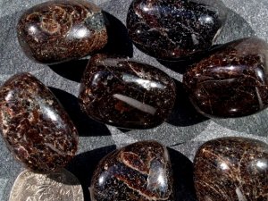 Garnet - Red (B grade): tumbled stones (large)