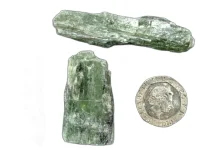 (image for) Kyanite - Green: blades (xlarge)