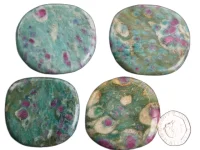 (image for) Fuchsite with Ruby / Kyanite: palmstone (xlarge)