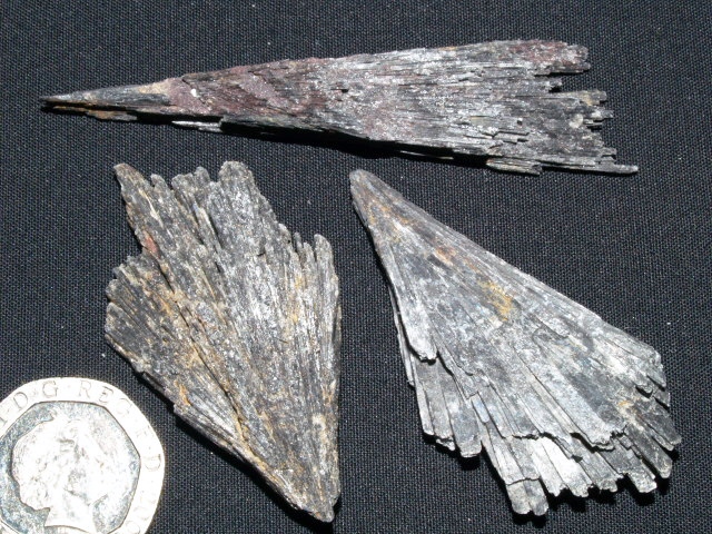 (image for) Kyanite - Black: bladed (large) - Click Image to Close