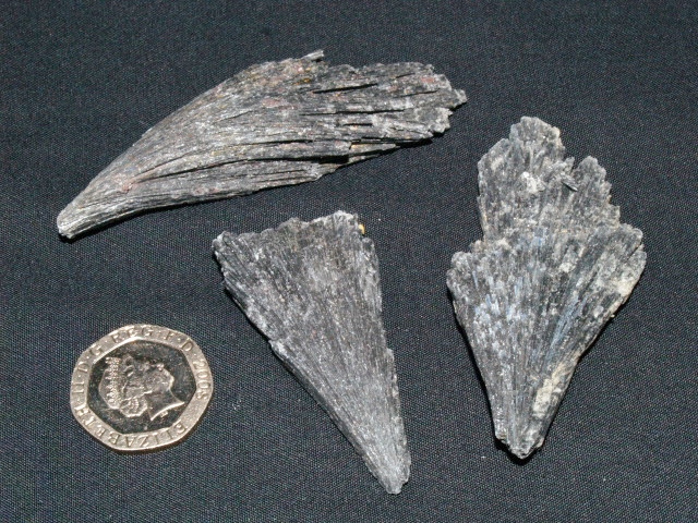 (image for) Kyanite - Black: bladed (small) - Click Image to Close