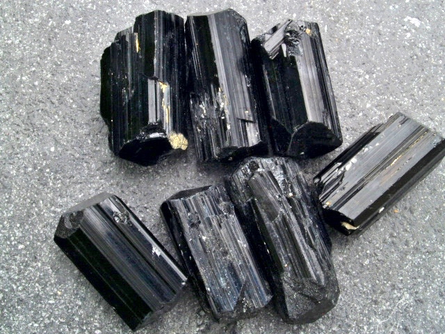 (image for) Tourmaline - Black (A grade): crystals - DT (medium) - Click Image to Close