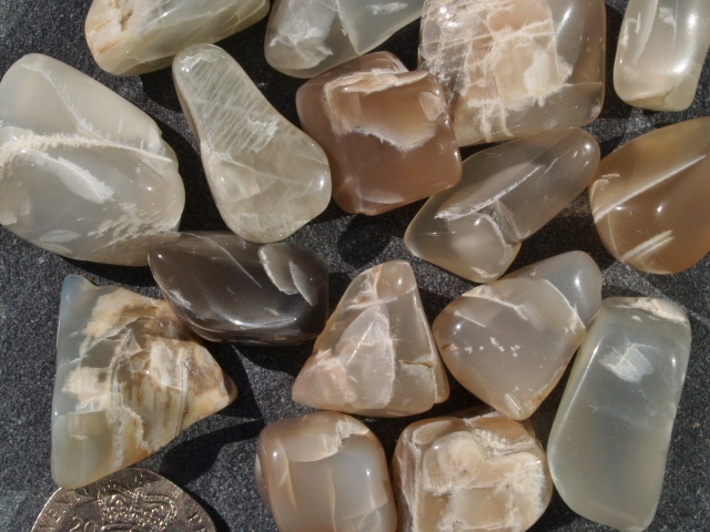 (image for) Moonstone - Grey: tumbled stones - Click Image to Close